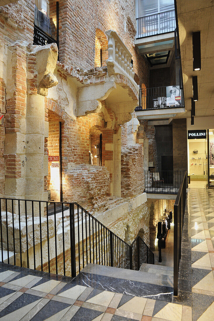 Deserted shopping arcade at the market, Pasaaz 13, Krakow, Poland, Europe