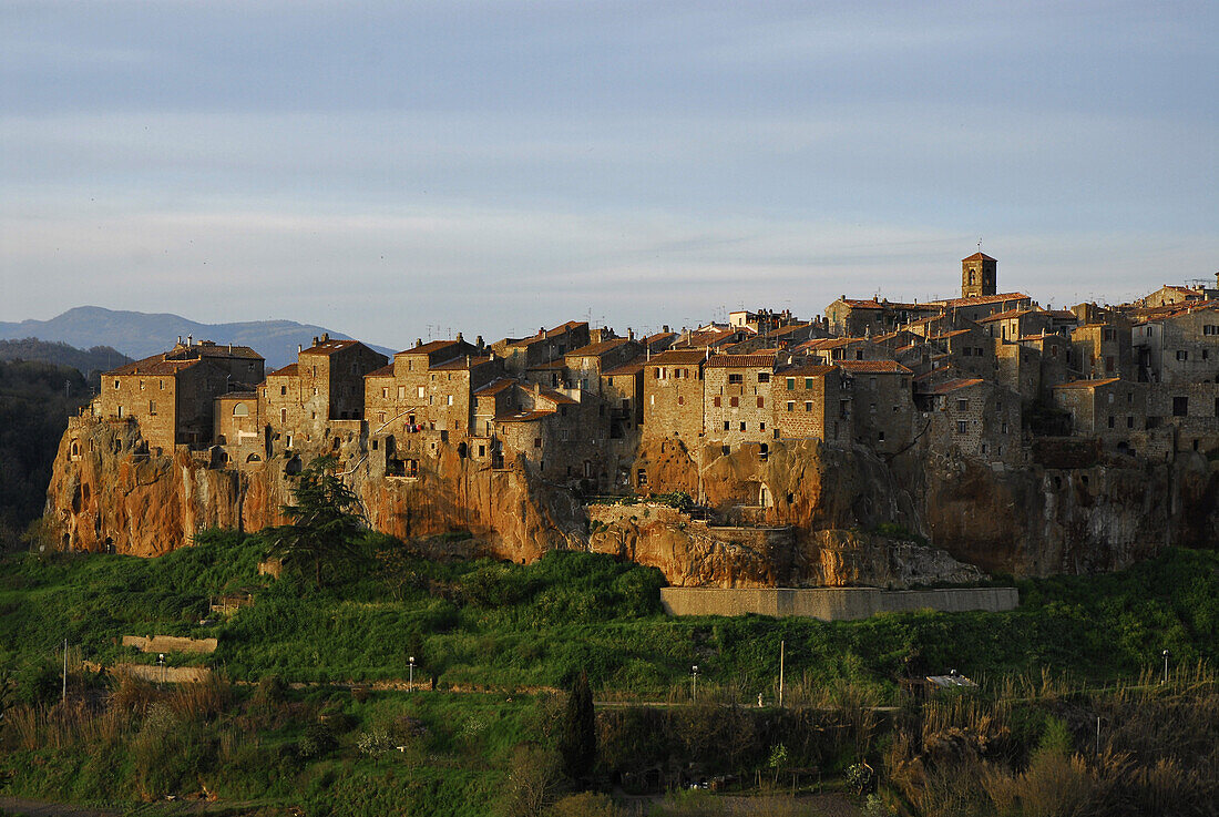 Houses on mountain ridge, Trass city Pitigliano, Grosseto Region, Tuscany, Italy, Europe