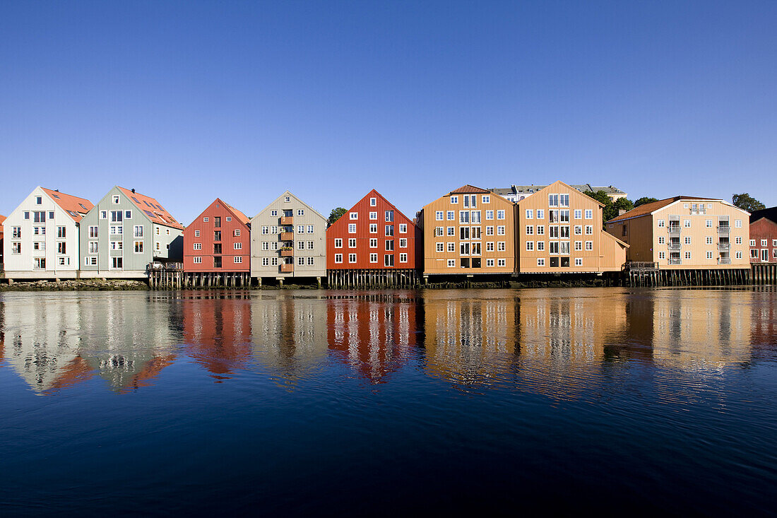 Speicherhäuser von Bryggene am Fluss Nidelv, Stadtviertel Mollenberg, Trondheim, Trondelag, Mittelnorwegen, Norwegen, Skandinavien, Europa