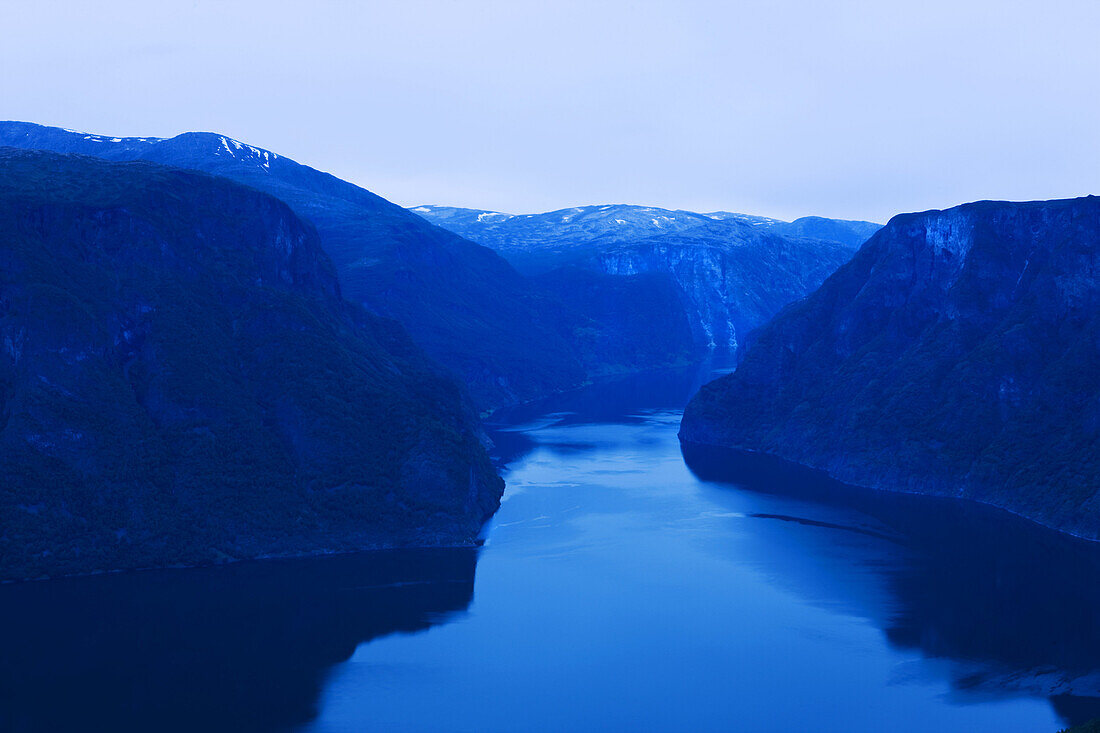 Blick auf den Aurlandsfjord am Abend, Aurland, Sogn og Fjordane, Norwegen, Skandinavien, Europa