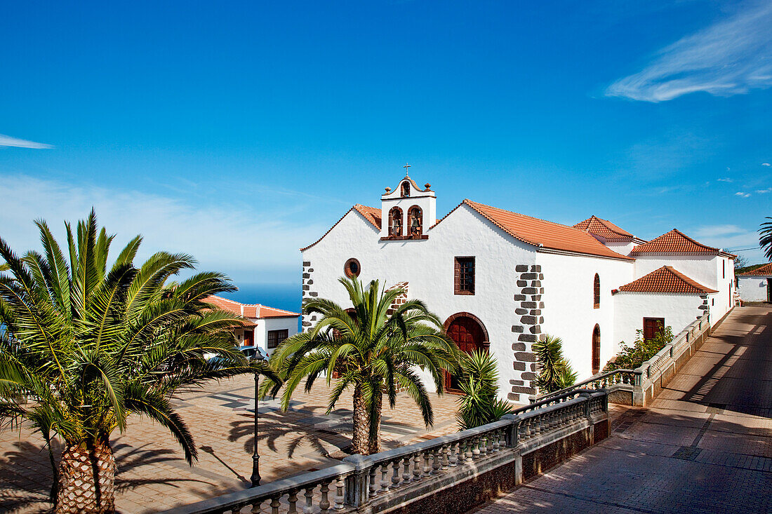 Dorfkirche im Sonnenlicht, Santo Domingo de Garafia, La Palma, Kanarische Inseln, Spanien, Europa