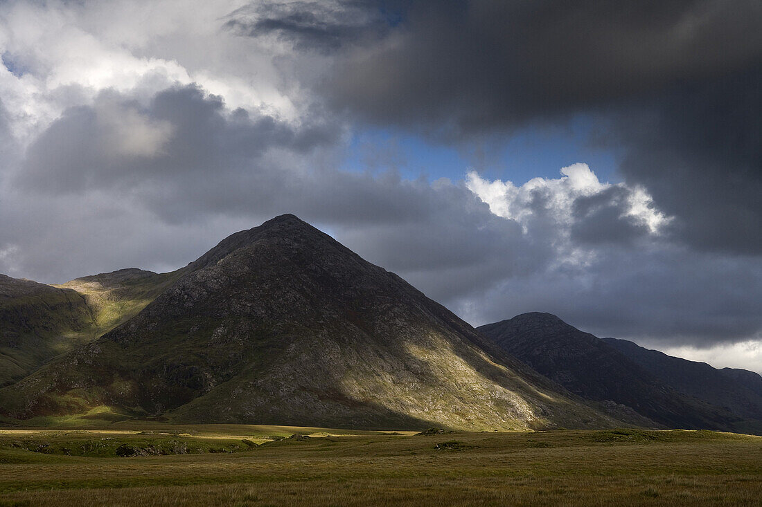 Landschaft im Connemara Nationalpark, Connemara, Co. Galway, Irland, Europa