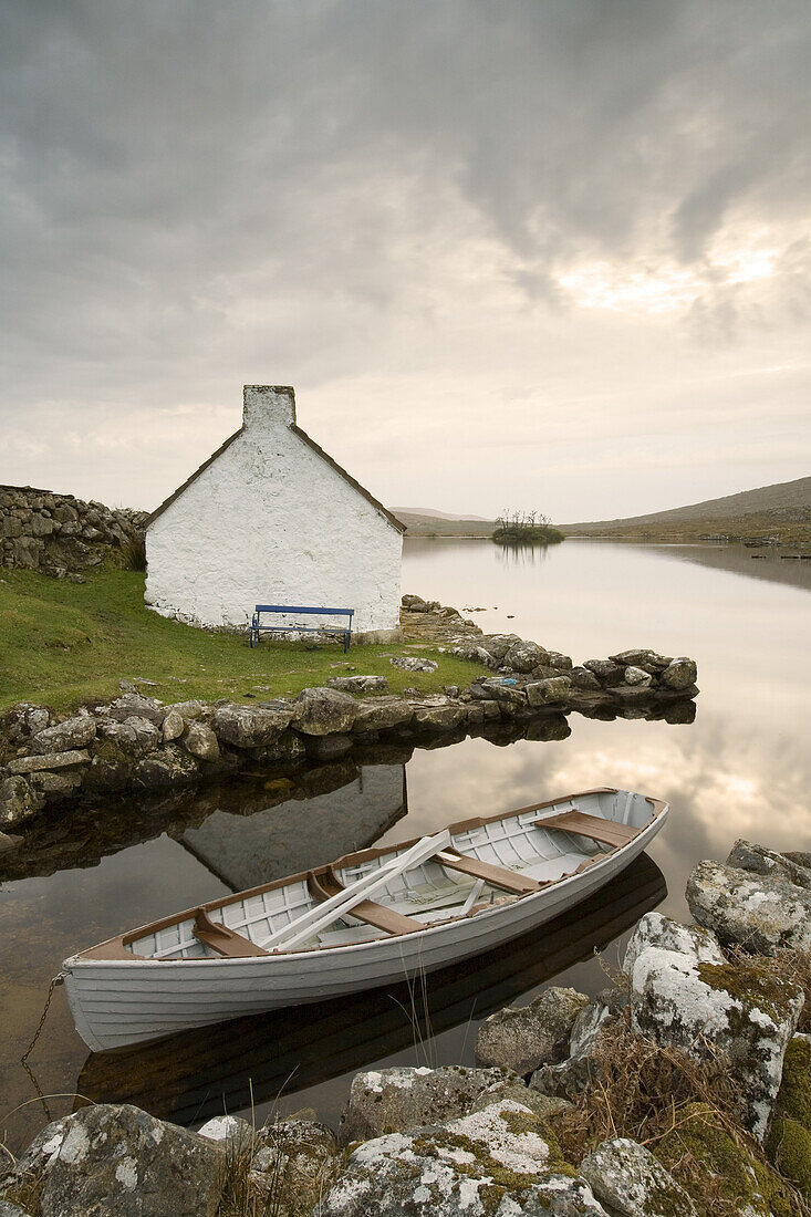 Cottage bei Casla, Connemara, Co. Galway, Irland, Europa