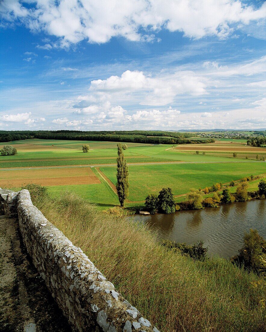 D-Limburg an der Lahn, Lahn, Lahntal, Westerwald, Taunus, Hessen, D-Limburg-Dietkirchen, Landschaftspanorama, Flusslandschaft, Lahnlandschaft, Baeume, Pappel, D-Limburg an der Lahn, Lahn, Lahn valley, Westerwald, Taunus, Hesse, D-Limburg-Dietkirchen, land