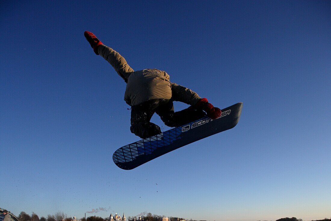 Russia,Novgorod-the-Great,Commercial Quarter,Volkhov River jelly,snowboard