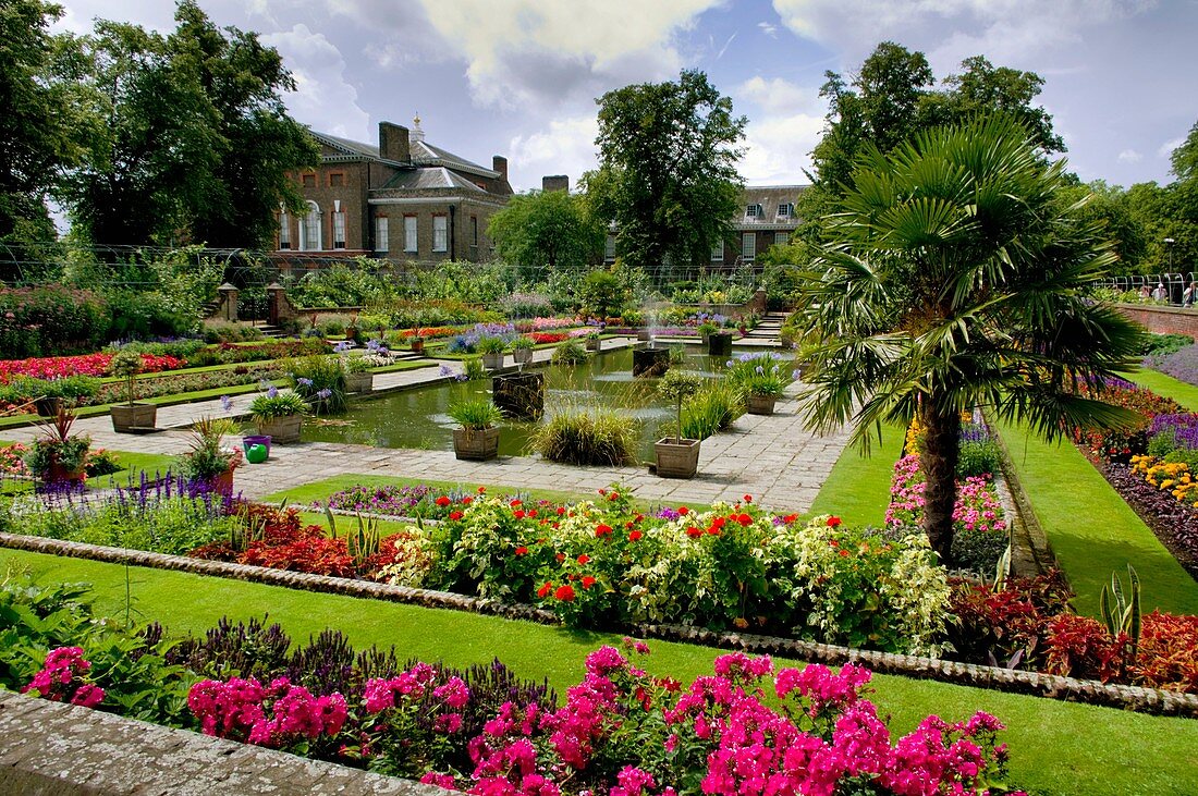 Europe, UK, england, London, Kensington Palace sunken garden