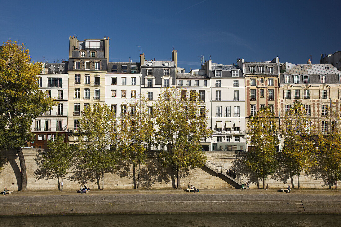 Quai des Orfevres in autumn, Île de la Cite, Paris, France