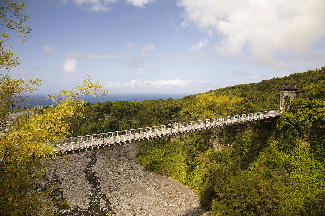 Pont des Anglais, late 19th century suspension bridge, Sainte-Anne, East Reunion, Reunion island, France