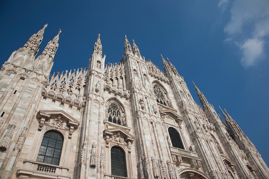 Italy, Lombardy, Milan, Piazza del Duomo, Duomo, cathedral, late afternoon