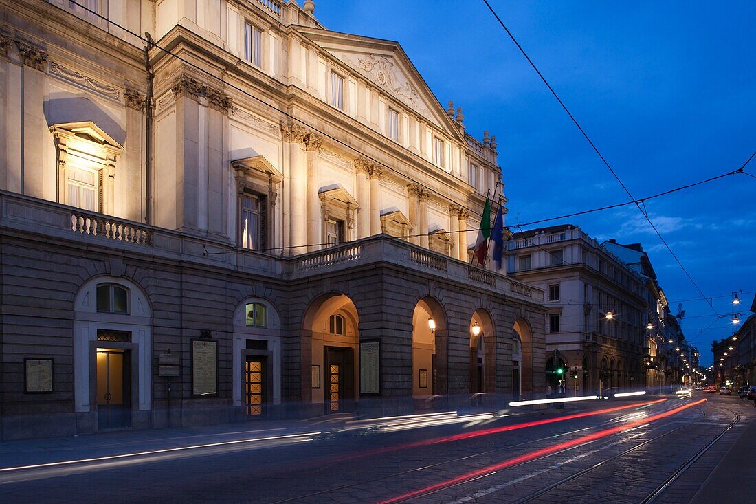 Italy, Lombardy, Milan, Teatro alla Scala, La Scala Opera House, evening