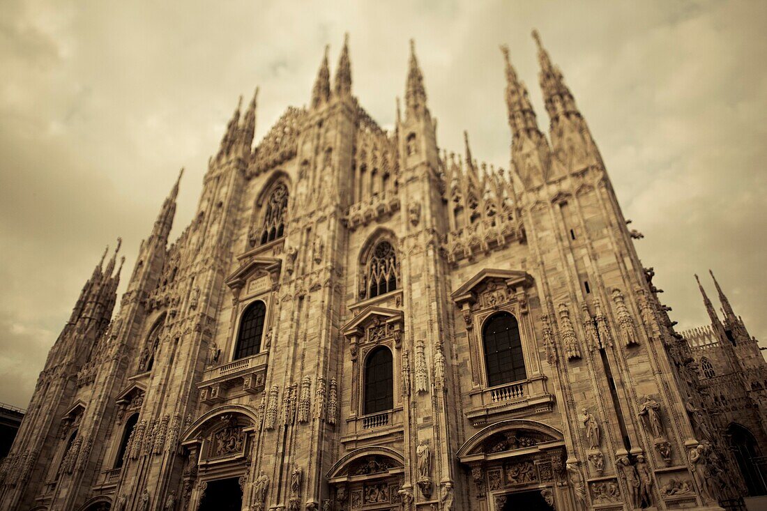 Italy, Lombardy, Milan, Piazza Duomo, Duomo cathedral, defocussed