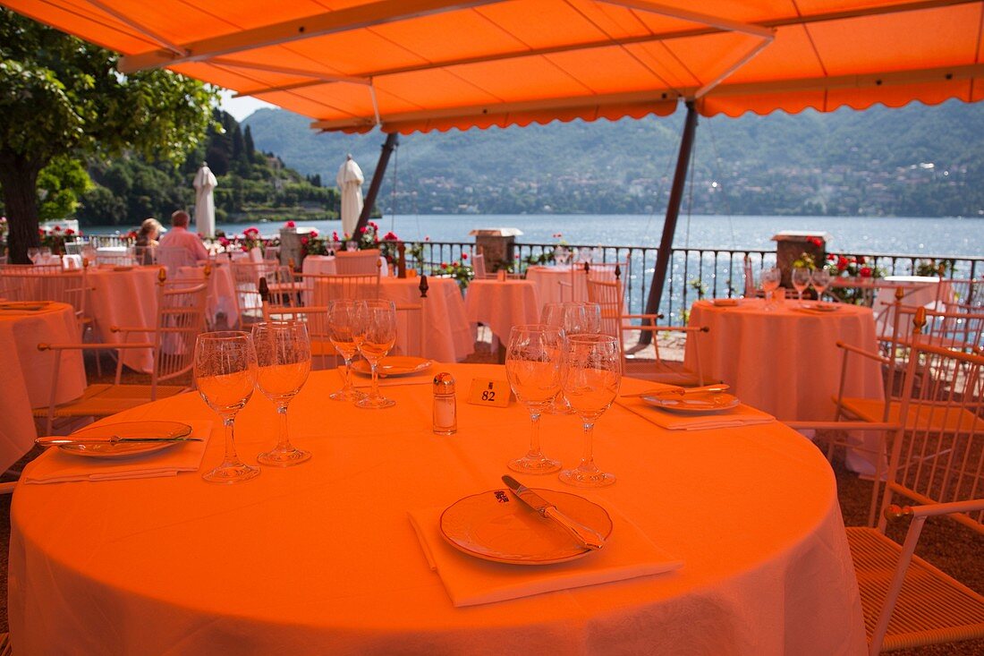 Italy, Lombardy, Lakes Region, Lake Como, Cernobbio, Grand Hotel Villa D´Este, outdoor cafe tables