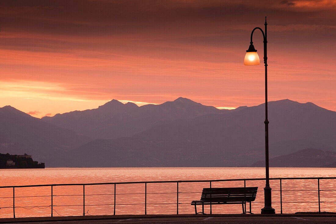 Italy, Piedmont, Lake Maggiore, Stresa, lakefront and mountains, dawn