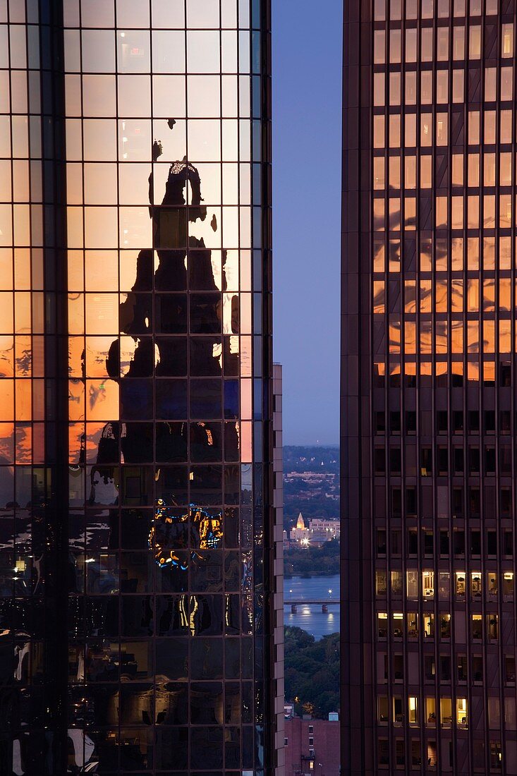 USA, Massachusetts, Boston, Financial District, Customs House Tower reflected in Exchange Place, dawn