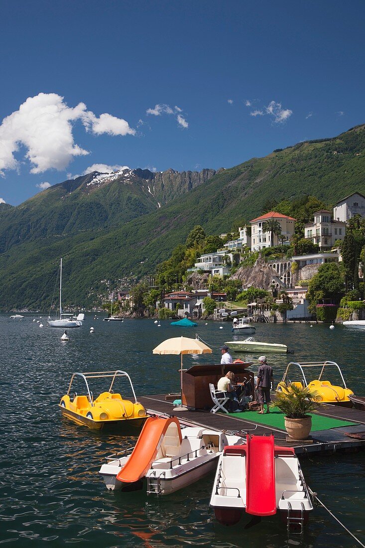 Switzerland, Ticino, Lake Maggiore, Ascona, lakefront, morning