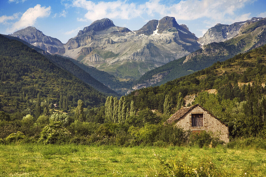 Llena del Bozo, Llena de la Garganta, Pico de Aspe and Cima del Sombrero peaks from left to righ, Aisa valley. Jacetania, Huesca province, Aragon, Spain