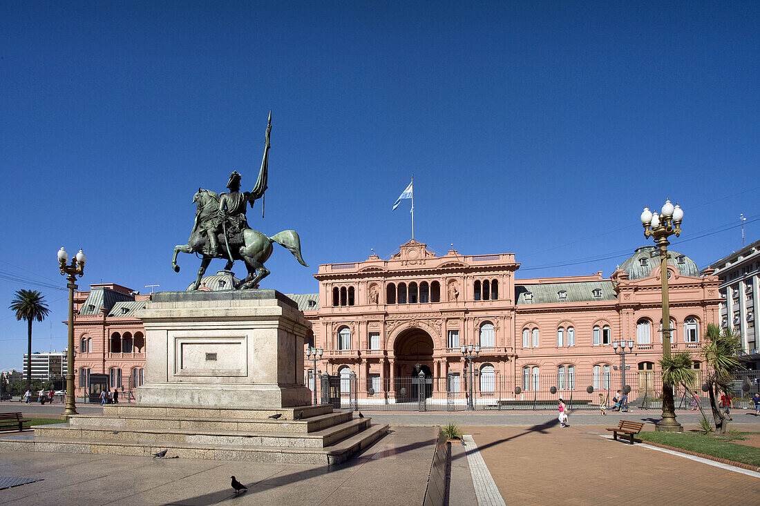 Casa Rosada  Pink House) in Plaza de Mayo, Buenos Aires, Argentina  March 2008)