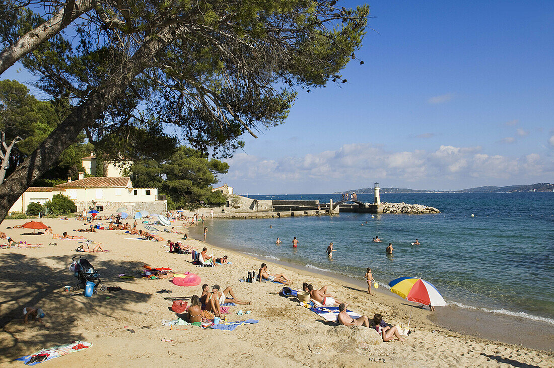 Beach near the town, Sainte-Maxime. Provence-Alpes-Côte d´Azur, France