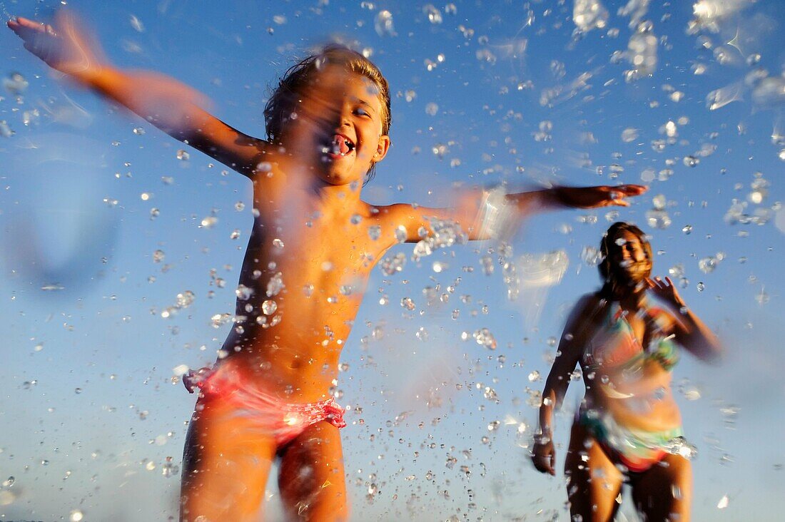 Familie, Gruppe, Jung, Mädchen, Meer, Sommer, Strand, Strände, Wasser, A75-958270, agefotostock 