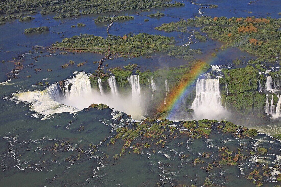 Luftaufnahme der Iguacu Wasserfälle  brasilianische Seite im Iguacu Nationalpark, UNESCO Weltnaturerbe / aerial of the Iguacu Falls, Brazil