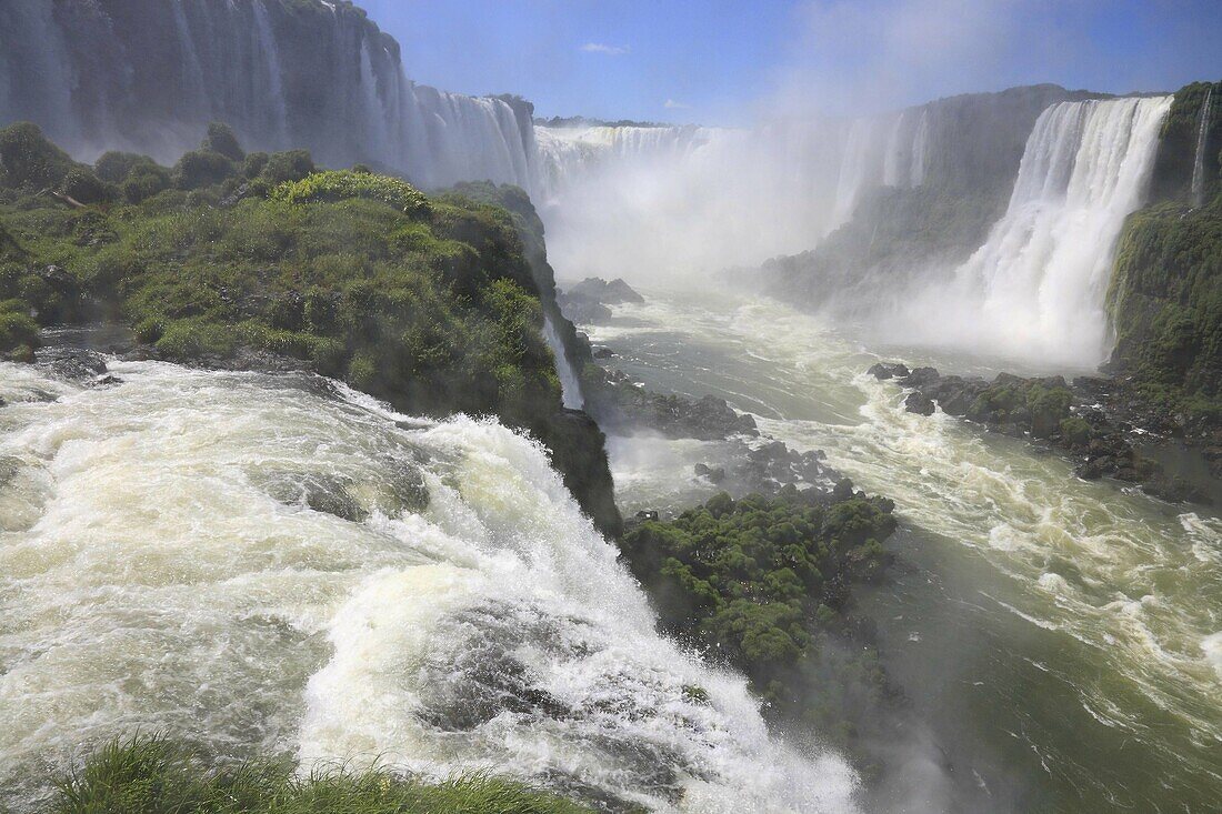 Iguacu Wasserfälle  brasilianische Seite im Iguacu Nationalpark, UNESCO Weltnaturerbe / The Iguacufalls in Iguacu Nationalpark, World Heritage site, Brazil