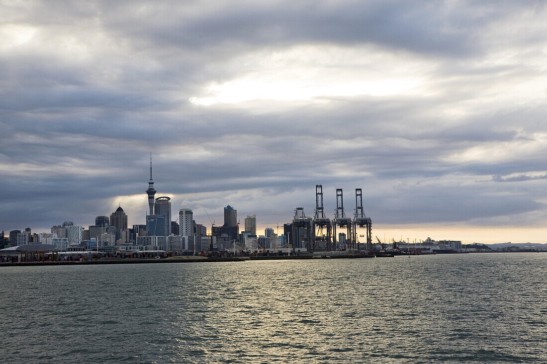 Hafen und Skyline von Auckland City, Region Auckland, Neuseeland