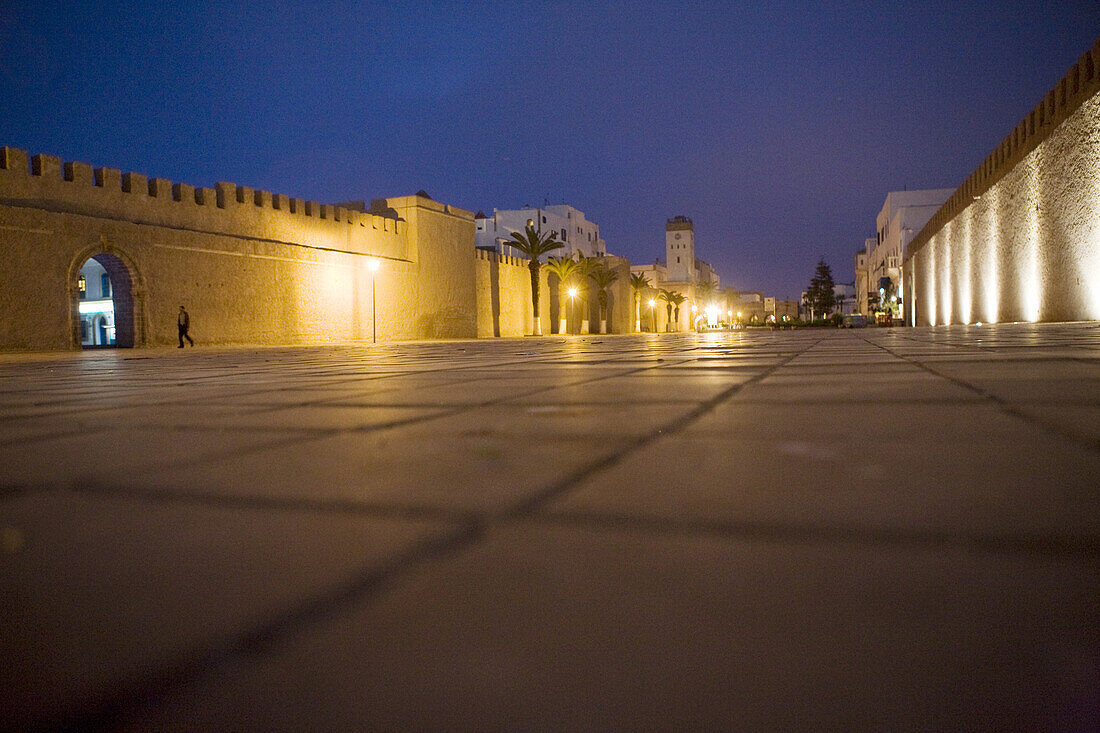 Stadtmauer von Essaouira im Abendlicht, Marokko