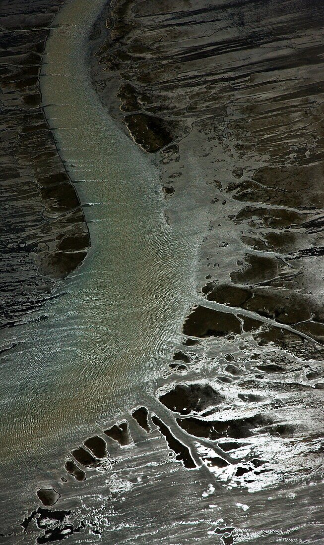 Diseños del deshielo glaciar del Vatnajökull cerca de Höfn,en el Sureste de Islandia