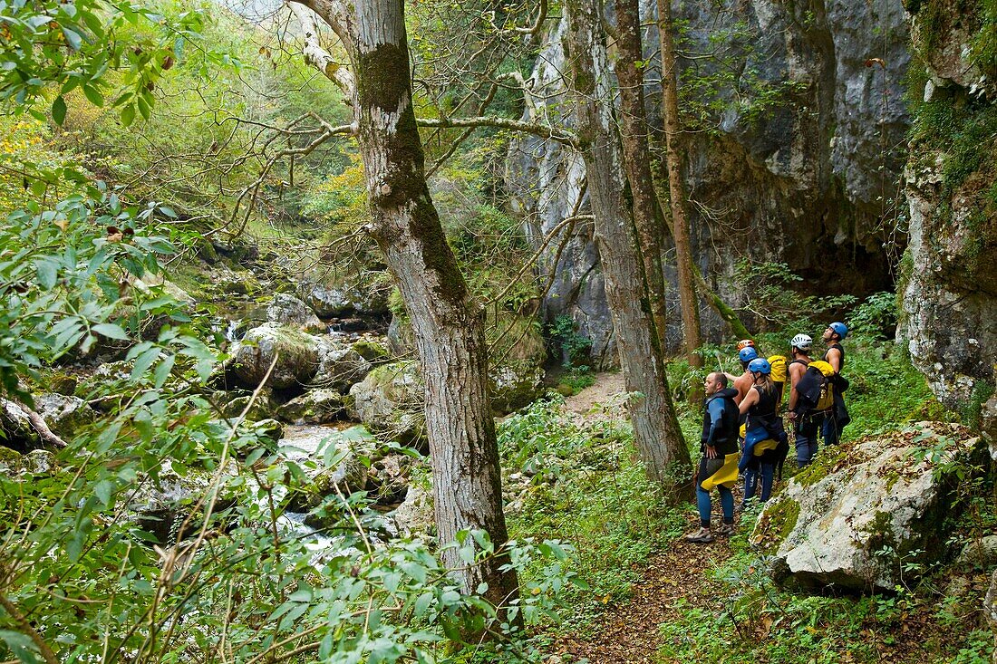 Barranquismo, Río Casaño, afluente del Cares,Puente Pompedro, Concejo de Cabrales, Asturias