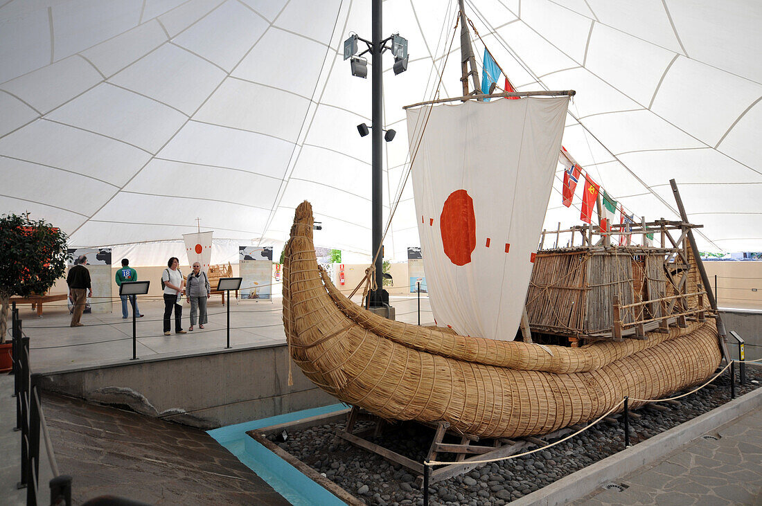 Thor Heyerdahls Boot Ra in den Pyramides de Güimar, Teneriffa, Kanarische Inseln, Spanien, Europa