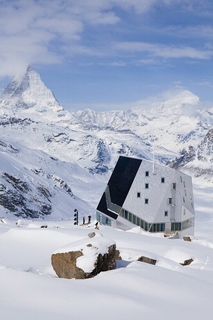 Neue Monte Rosa-Hütte, Matterhorn im Hintergrund, Zermatt, Kanton Wallis, Schweiz