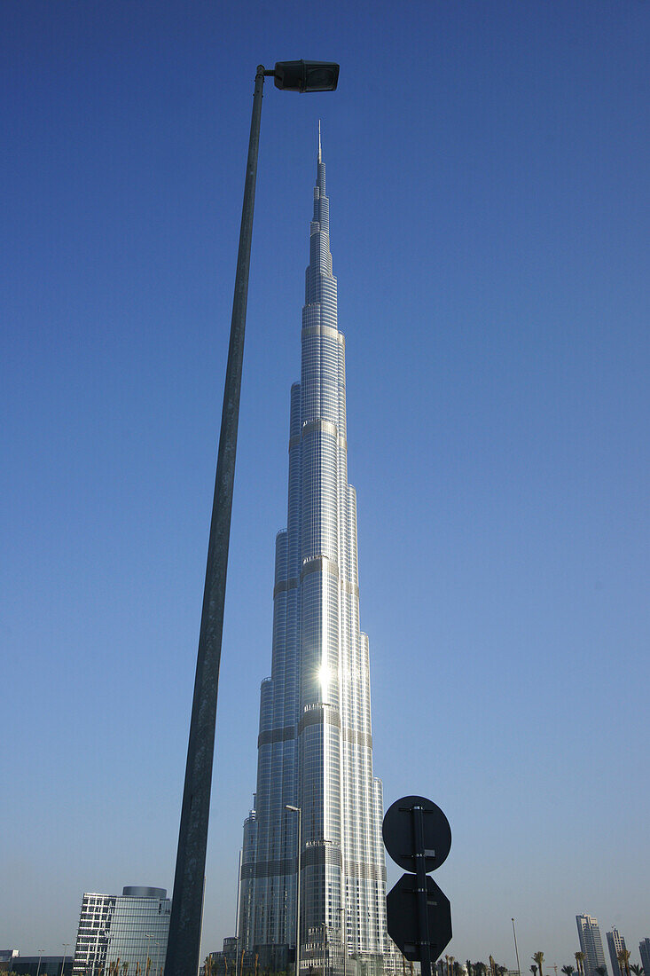 Strassenlaterne und Hochhaus Burj Khalifa, Burj Chalifa, Dubai, VAE, Vereinigte Arabische Emirate, Vorderasien, Asien