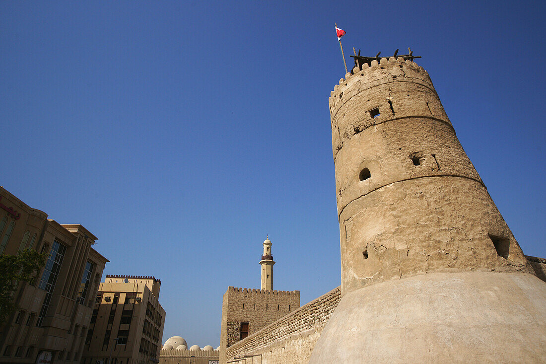 Turm des Dubai Museum unter blauem Himmel, Bur Dubai, Dubai, VAE, Vereinigte Arabische Emirate, Vorderasien, Asien