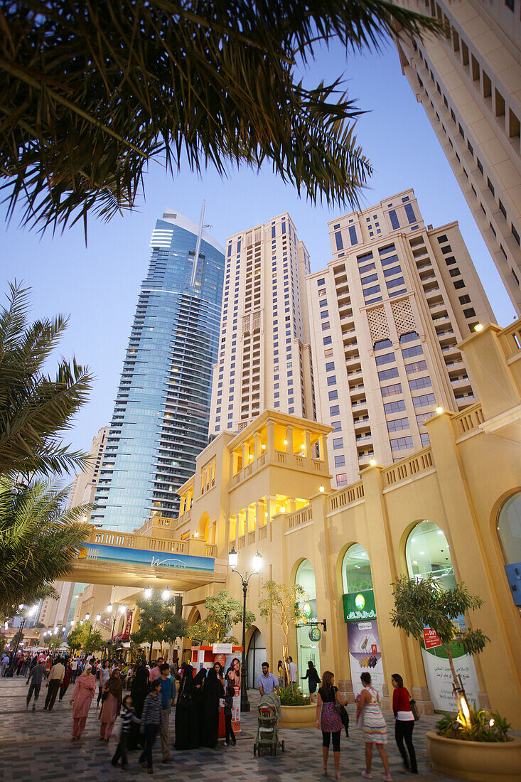 People at Jumeirah Beach Residence in the evening, Dubai, UAE, United Arab Emirates, Middle East, Asia