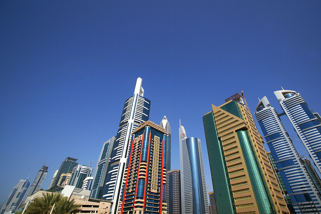 Hochhäuser unter blauem Himmel, Dubai, VAE, Vereinigte Arabische Emirate, Vorderasien, Asien