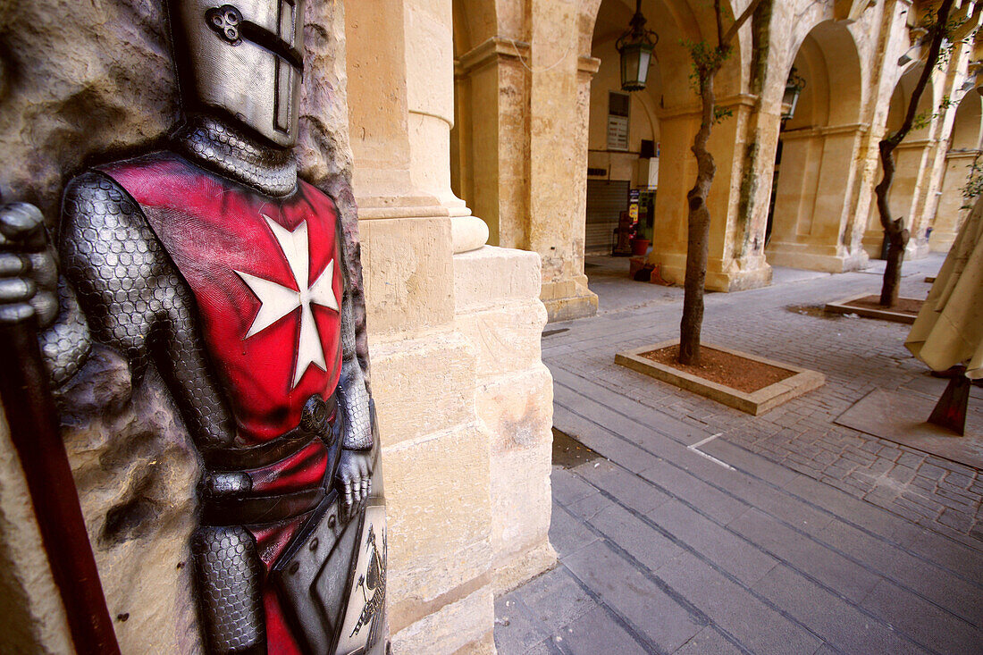Malteser Kreuz an einem Gebäude in Valletta, Malta, Europa