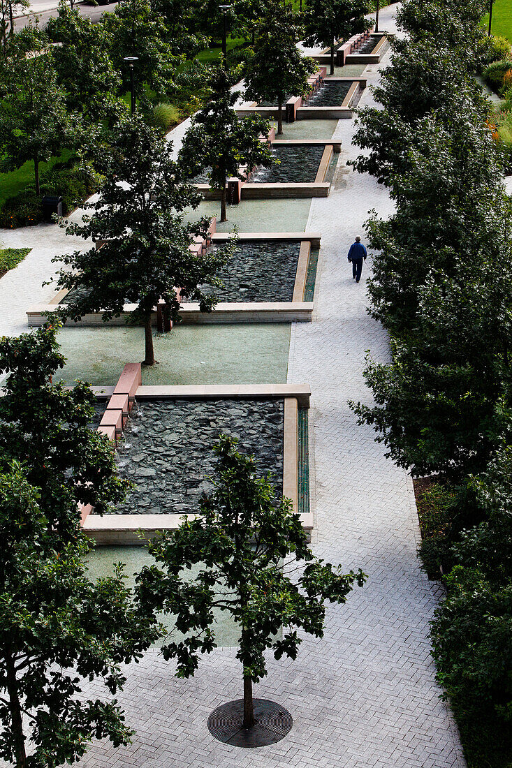 Grünanlage beim Aqua Building, Chicago, Illinois, USA