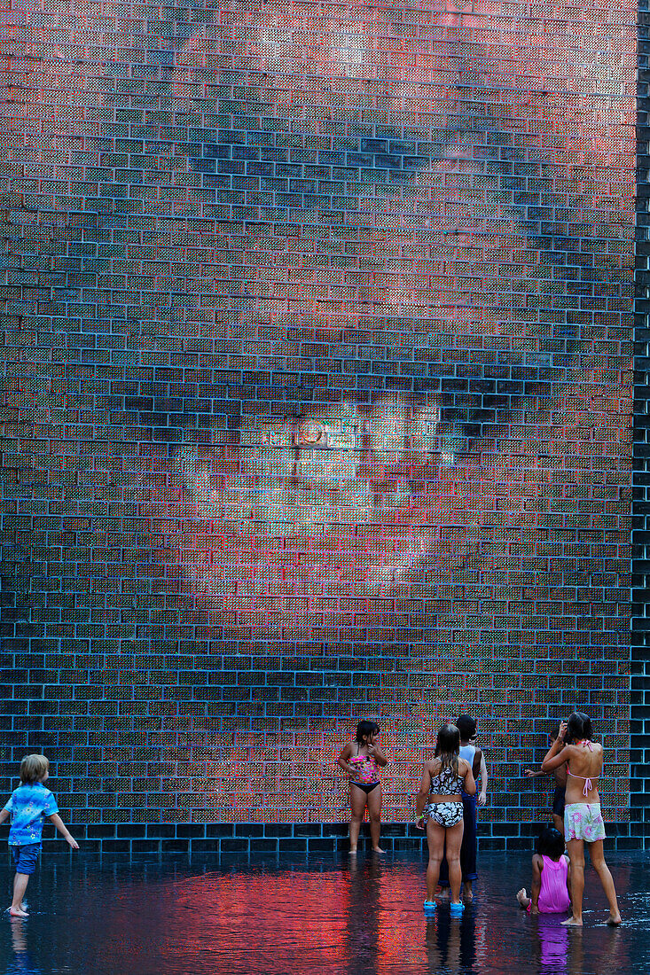 The Crown Fountain von Jaume Plensa, Millenium Park, Chicago, Illinois, USA