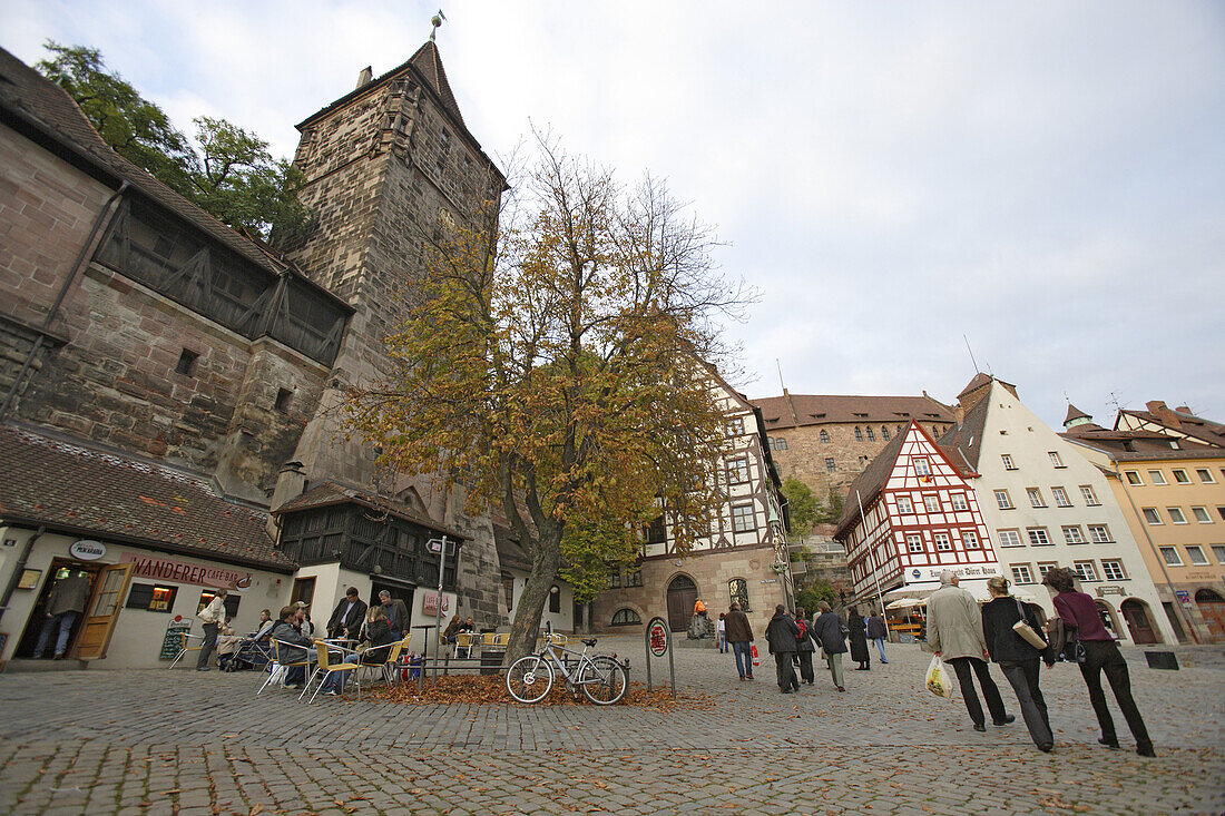 Tiergärtnertor mit der Kaiserburg, Nürnberg, Franken, Bayern, Deutschland