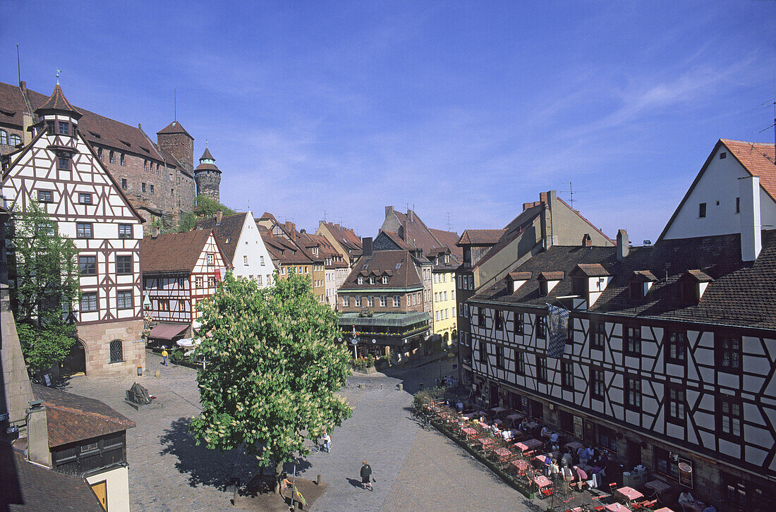 Altstadt mit Kaiserburg im Hintergrund, Nürnberg, Bayern, Deutschland