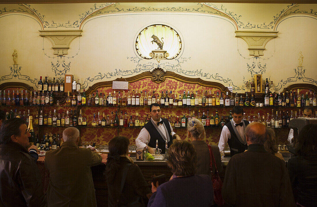 Innennsicht von Café Torino, Turin, Piemont, Italien