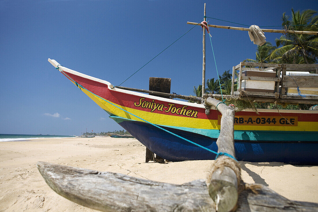 Ausleger am Strand von Hikkaduwa, Sri Lanka