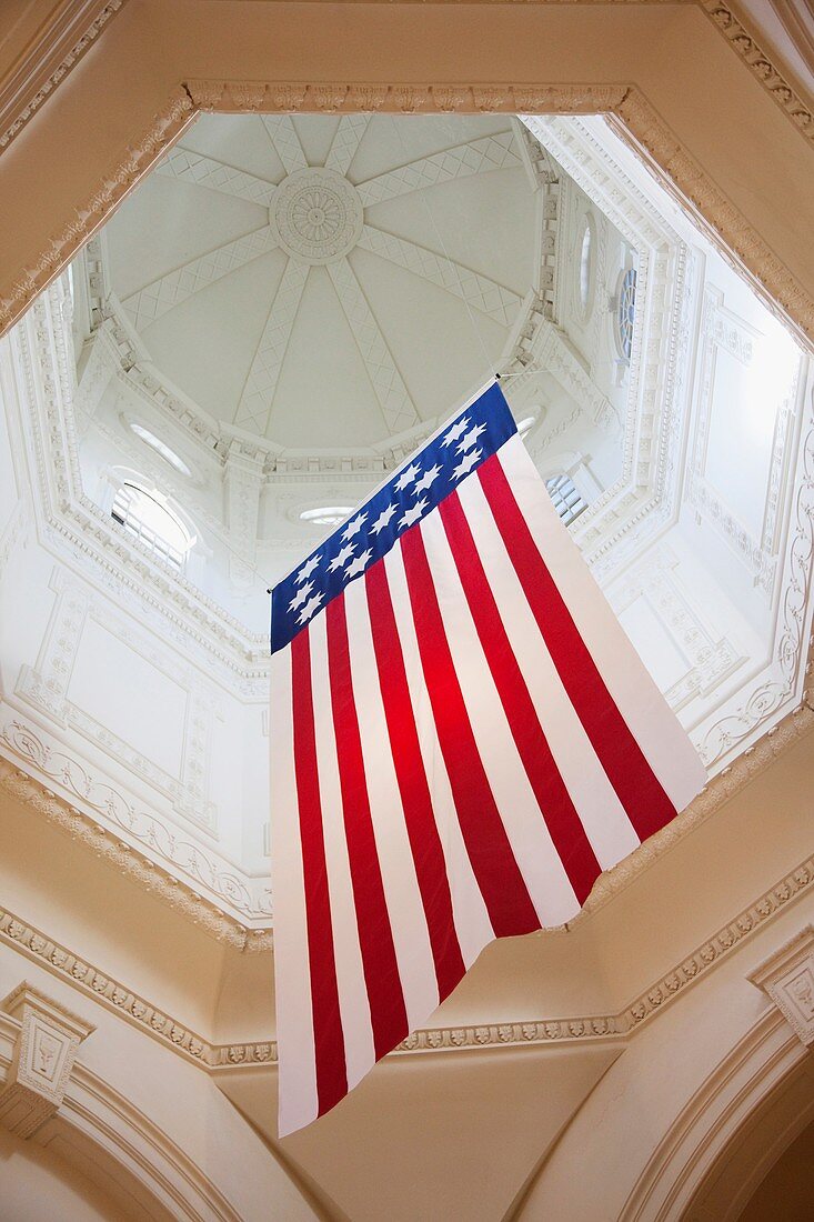 USA, Maryland, Annapolis, Maryland State Capitol building, early US flag in Rotunda