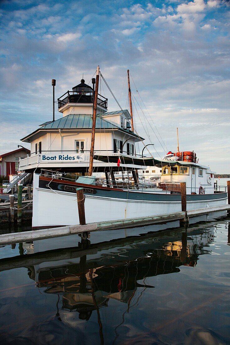 USA, Maryland, Eastern Shore of Chesapeake Bay, St  Michaels, Chesapeake Bay Maritime Museum, Hooper Straight screw-pile Lighthouse, sunset