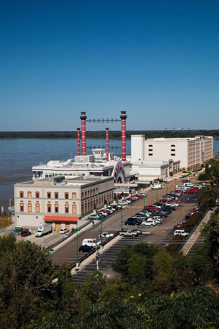 USA, Mississippi, Vicksburg, Ameristar Casino and Mississippi River, daytime