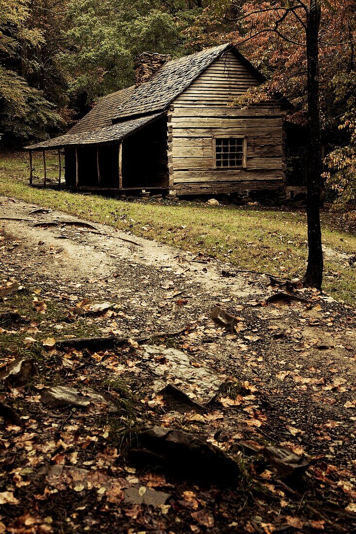 USA, Tennessee, Gatlinburg, Great Smoky Mountains National Park, historic Bud Ogle Farm, 1883-1925, autumn