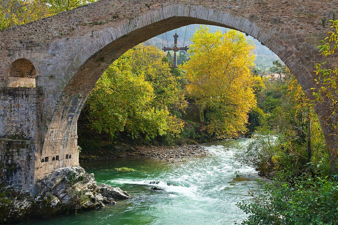 Puente Romano, Río Sella, Cangas de Onís, Parque Nacional Picos de Europa, Asturias