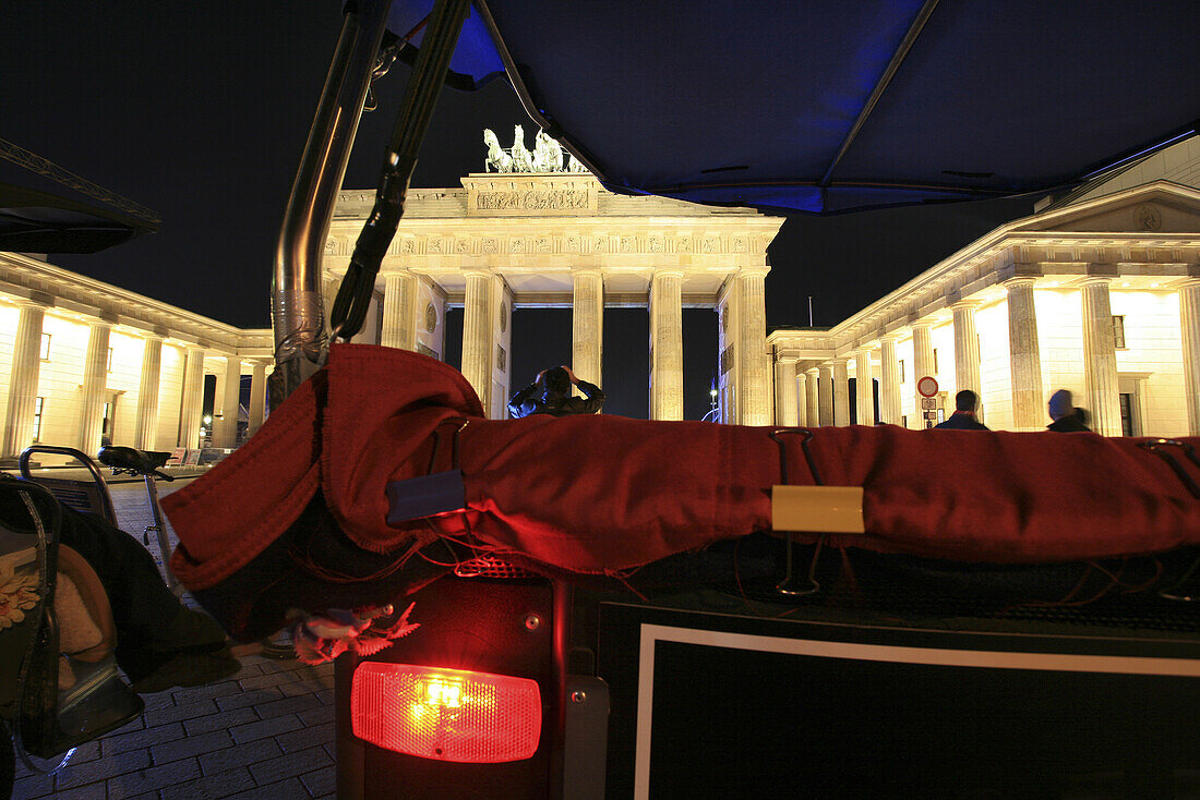 Brandenburg Gate at night, Berlin Mitte, Berlin, Germany