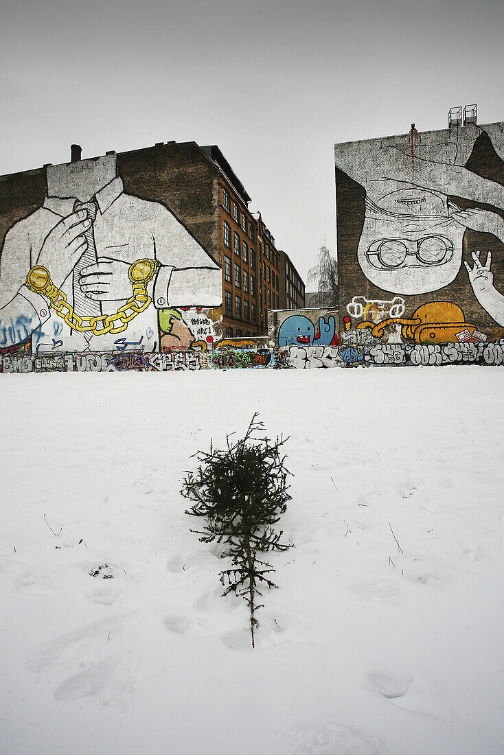 Wall painting on the side of a building, Kreuzberg, Berlin, Germany