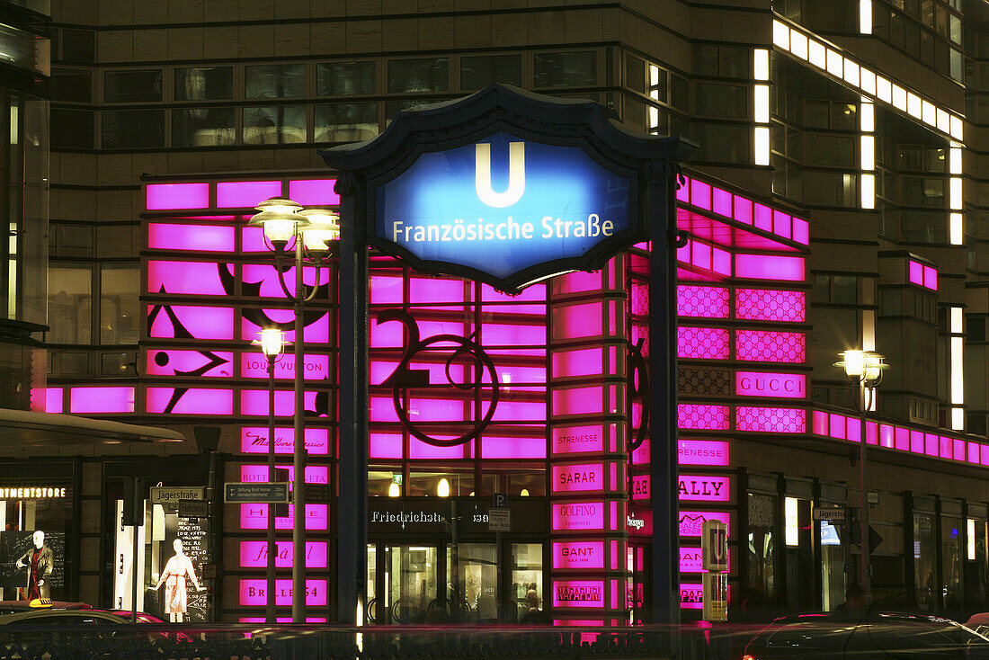 U-Bahn Station Friedrichstasse Ecke Französische Strasse, Mitte, Berlin, Deutschland